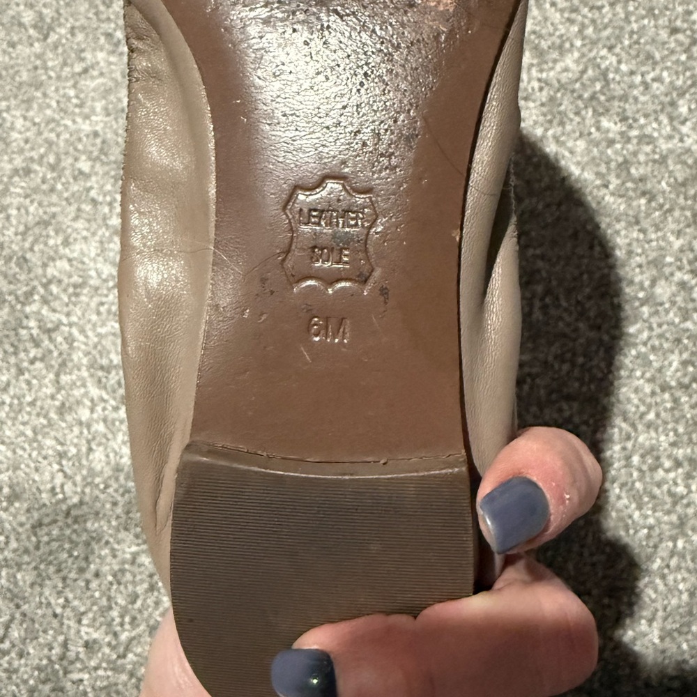 Tory Burch‎ Women's Beige Ballet Flats with Gold Logo - Picture 6 of 6